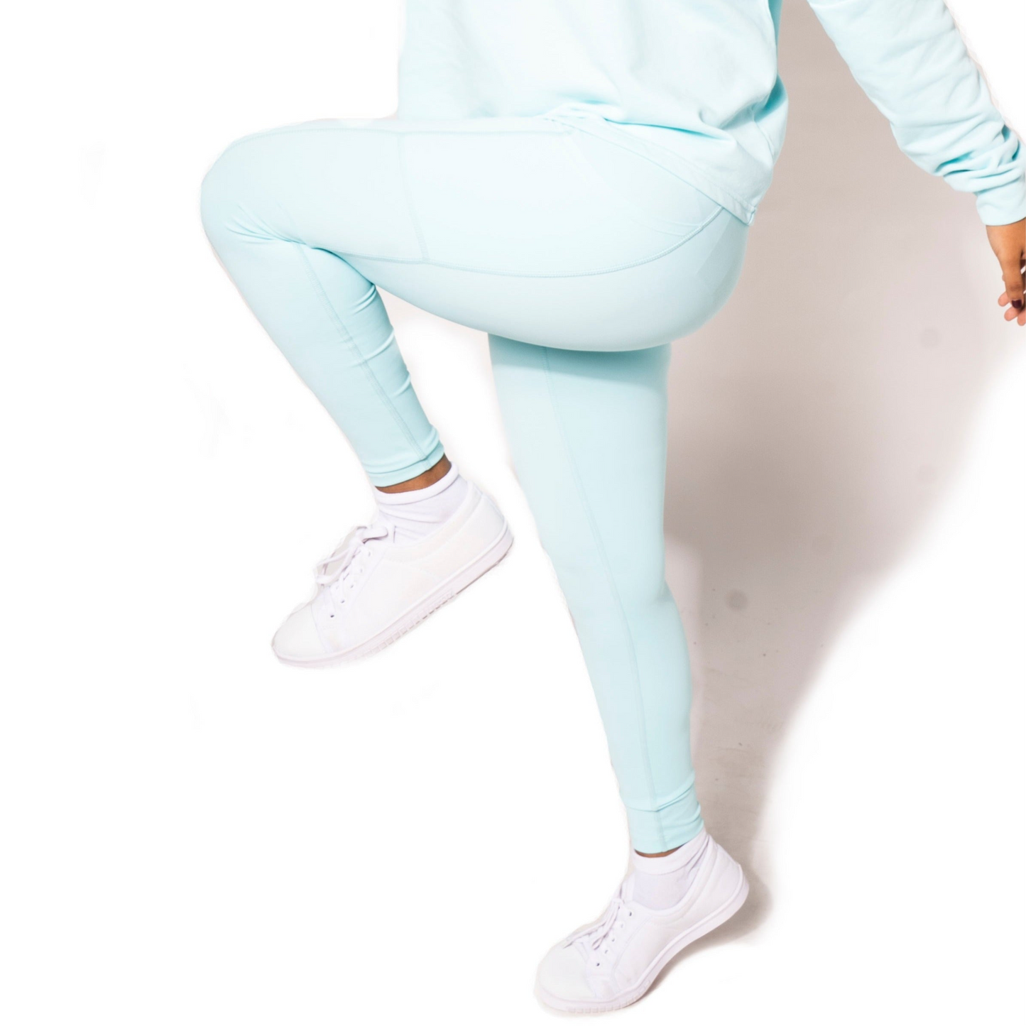 SOFT SKIN SUPER STRETCH PERFORMANCE TIGHTS IN SKY BLUE