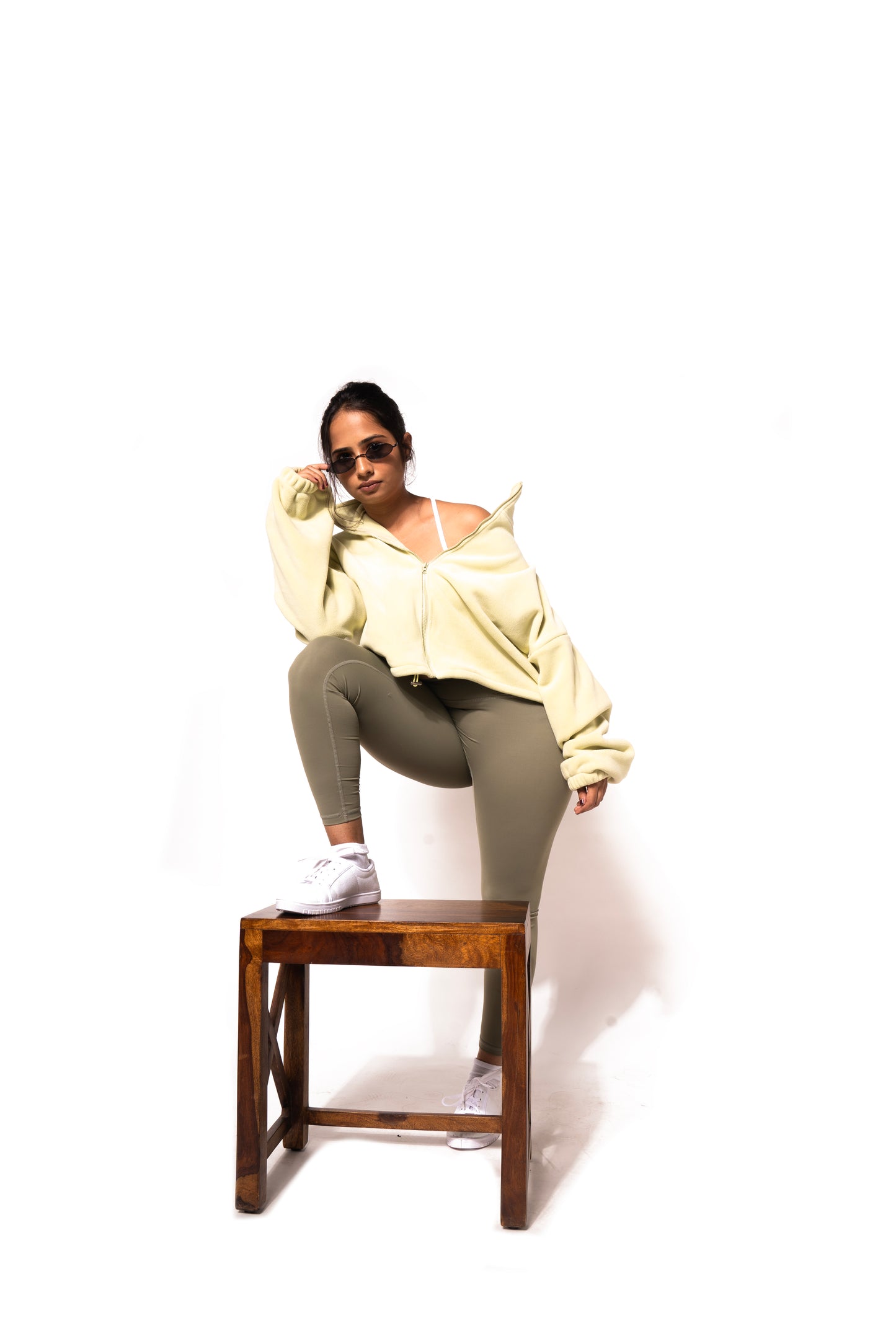 NECKLINE ZIP PULLOVER FLEECE SWEATSHIRT IN LIME GREEN