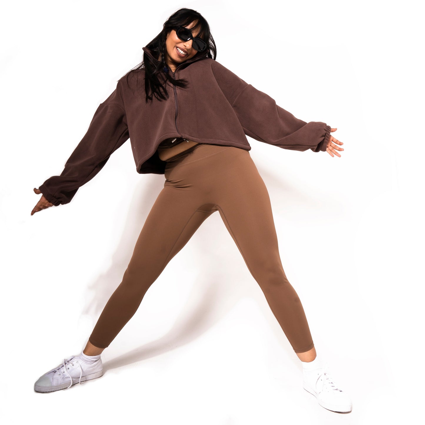 NECKLINE ZIP PULLOVER FLEECE SWEATSHIRT IN BROWN