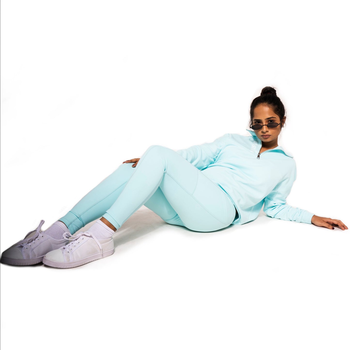 SOFT SKIN SUPER STRETCH PERFORMANCE TIGHTS IN SKY BLUE