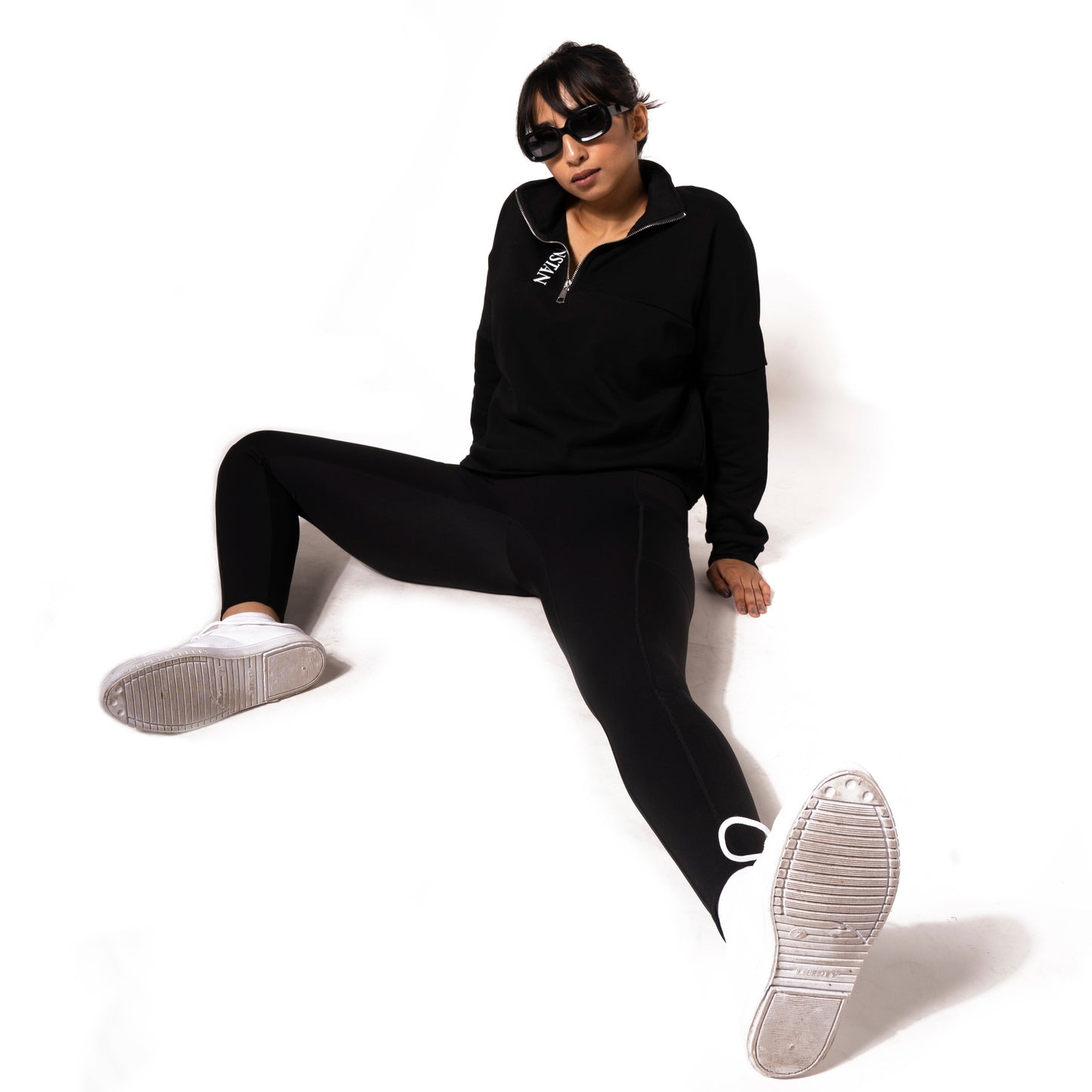 BLOCK SWEAT SHIRT IN BLACK