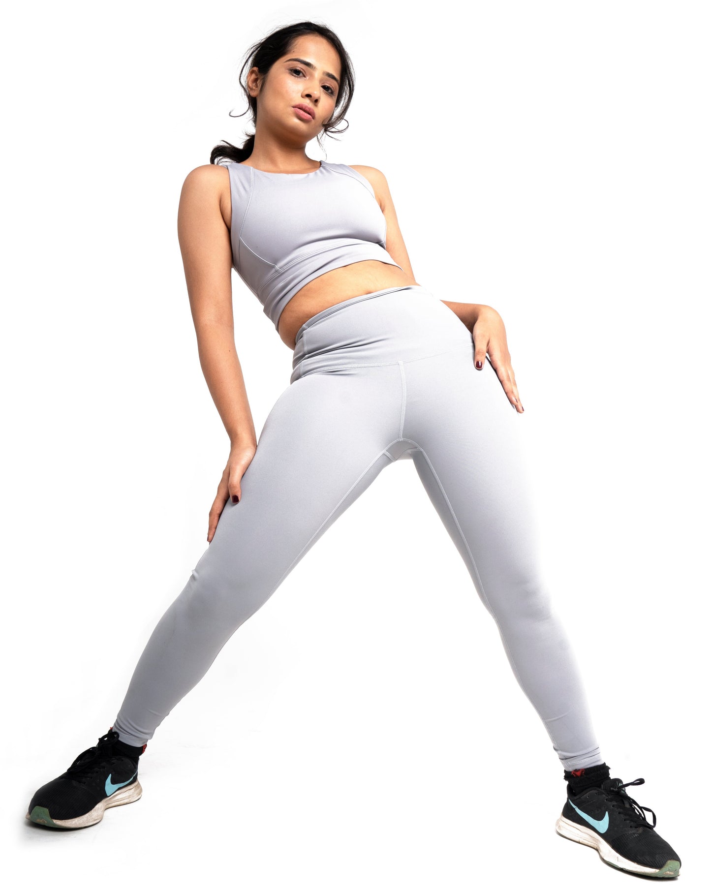 SOFT SKIN SUPER STRETCH PERFORMANCE TIGHTS IN GREY