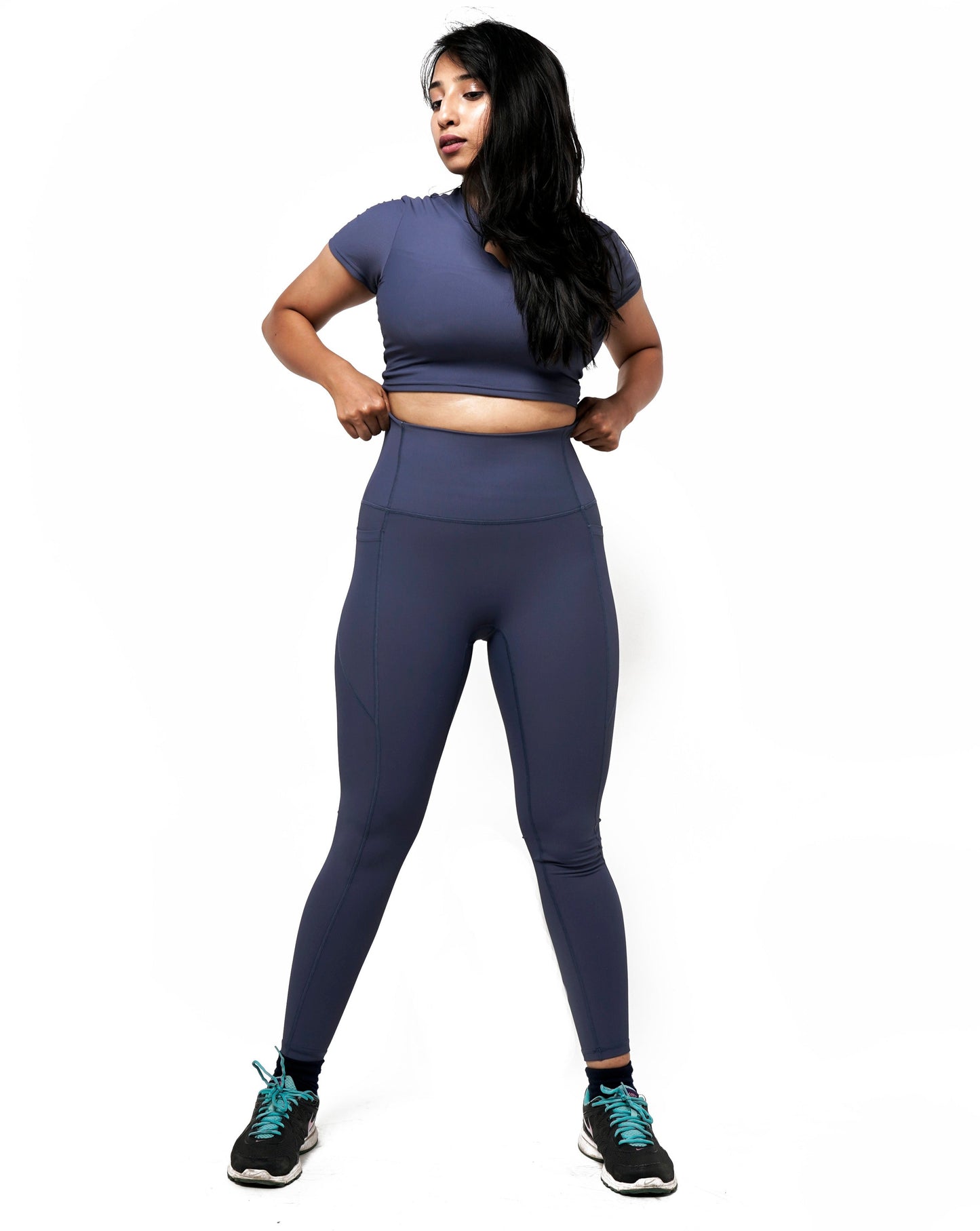 SHORT SLEEVE NECKLINE ZIPPER CROP TOP IN NAVY BLUE