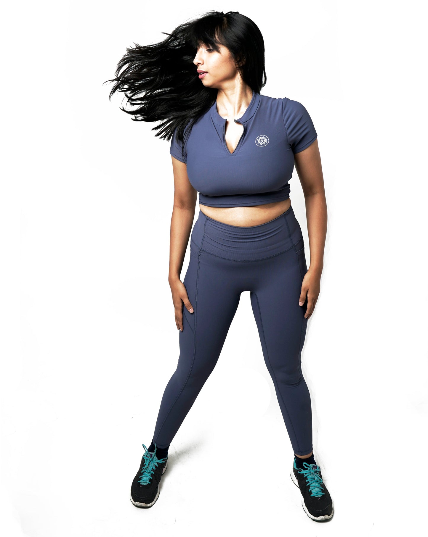 SHORT SLEEVE NECKLINE ZIPPER CROP TOP IN NAVY BLUE